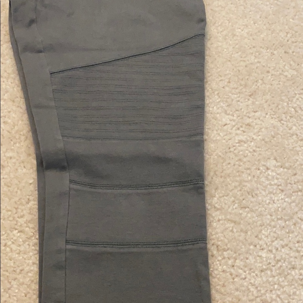 Express Leggings - Picture 3 of 5